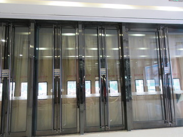 金属门与防盗门 安全防护的选择指南